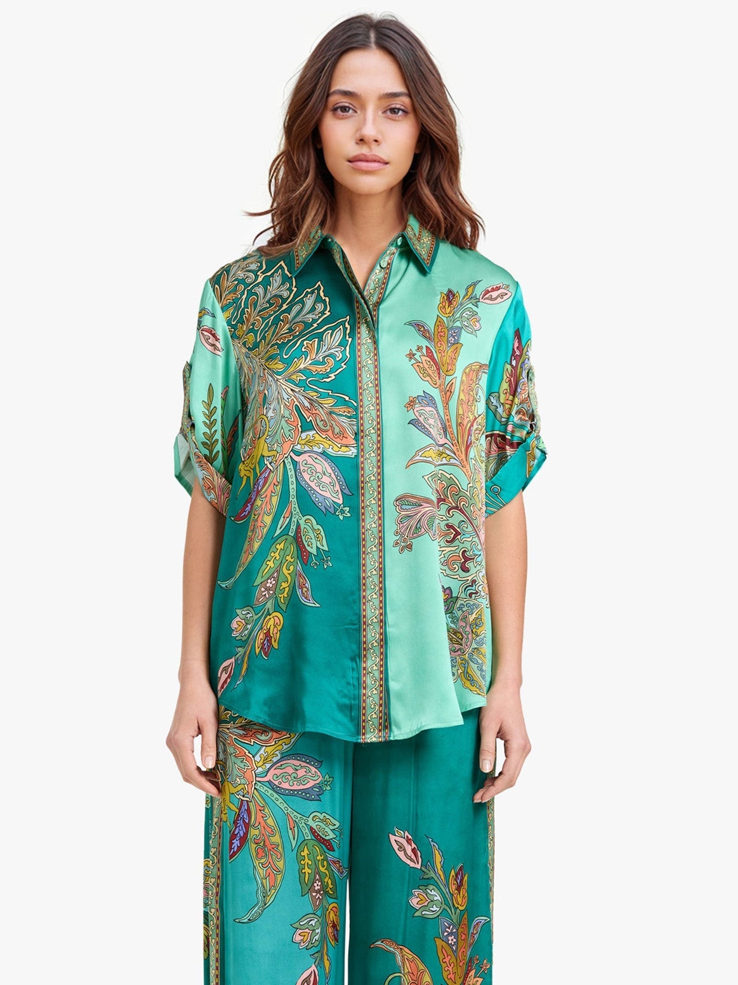 Completo Emerald Luxe – Camicia Oversize e Pantaloni a Gamba Larga